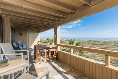 Image de Oceanfront - 3 Chambre Rénové 1800 sq ft. Huge Balcon - Casual Elegance