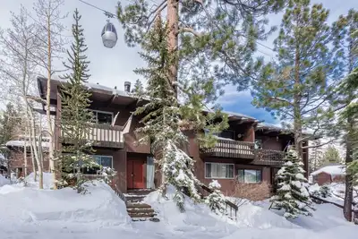 Image de 4 min à pied du village et de la télécabine. Parking gratuit Wifi rapide. Parfait pour les familles