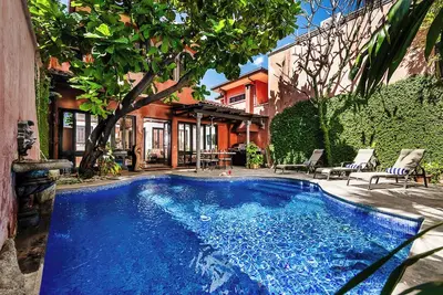 Image de Eh bien nommé Villa- face de la plage, piscine privée, cuisine, A / C, Internet