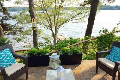 Image de ⭐️Fabulous Waterfront⭐️3bdrm / 2bthrm 2 Cheminées! 2 kayaks PetFriendly!