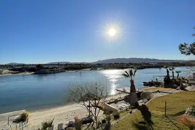 Image de Accueil Riverfront avec plage et rampe de lancement