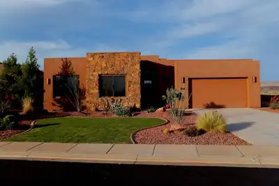 Image de Long terme: Confidentialité de la cour arrière avec terrasse sur le toit, piscines communales / bains à remous-30 min to Zion!