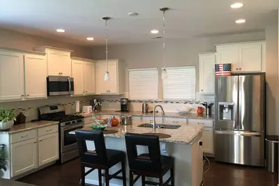 Image de 3 Chambre Spacieuse - Maison de Ville Exécutive, <br>Construction neuve, zone Rtp de Duke.