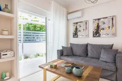 Image de BeAthenian-élégant apt avec terrasse privée