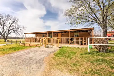 Image de Cabine de Bartlesville avec piscine, bain Ă remous et trampoline!
