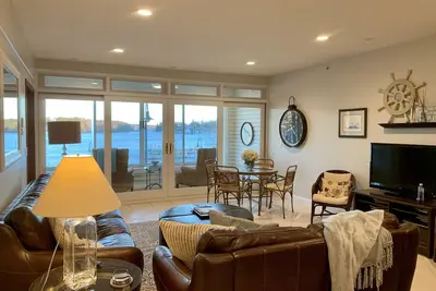 Image de Au bord de l'eau au coeur du centre-ville avec garage. Une promenade aux plages