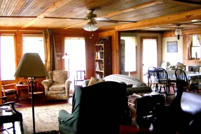 Image de Grand pavillon de chasse remanié avec de belles vues sur les chutes de Spring River