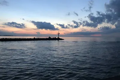 Image de Chalet au bord du lac Érié, idéal pour les pêcheurs et les familles.