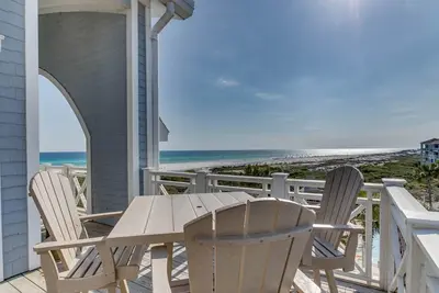 Image de Penthouse Condo, vues sur le golfe, piscine communautaire!