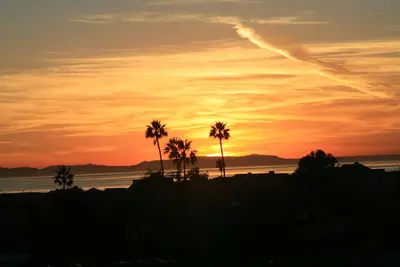 Image de Bungalow de plage familial, situé à l'étage sur notre propriété. 1 Blk à Bch