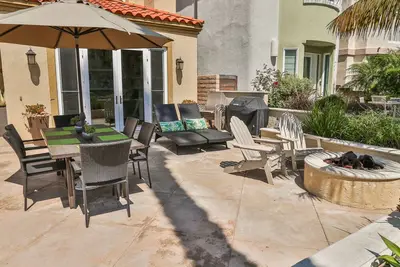 Image de Maison presque neuve, 1 pâté de maisons de la plage, 1 pâté de maisons de la rue Main