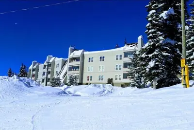 Image de Big White Village 3 Chambre Condo Meilleur Ski in / out