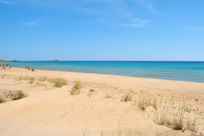 Image de Villa à 20 m. de la mer sur la belle plage préservée du Carratois