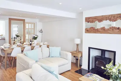 Image de Idéalement situé, chalet de 3 chambres avec jardin et parking (10 personnes)