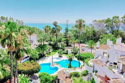 Image de Beach Front Line pour la famille, wifi, 2 piscines, pas de voiture nécessaire