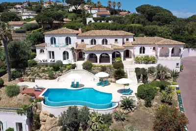 Image de Sainte Maxime: Villa De Prestige En Front De Mer Face A St Tropez