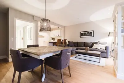 Image de Appartement exclusif avec vue sur l'eau, terrasse, cheminée et le ménage quotidien