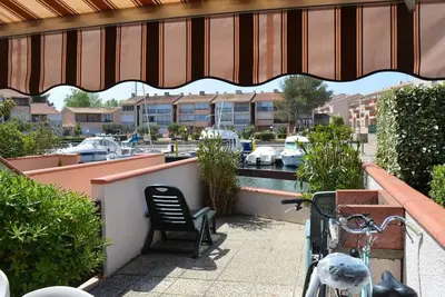 Image de Appartement climatisé avec terrasse dans quartier animé, parking privé