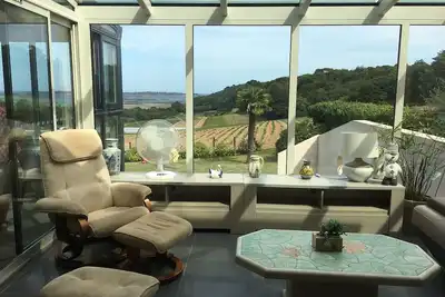 Image de Magnifique Gîte vue mer piscine intérieure chauffée face a l ile de brehat