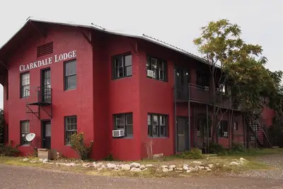 Image de L'historique Clarkdale Lodge est le siège de votre aventure!