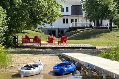 Image de Retraite paisible pour les familles / couples / groupes sur tous les sports Lake w / Kayks & Sup