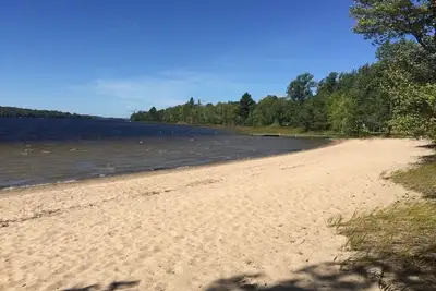 Image de Lakeview Cabin sur la plage de sable