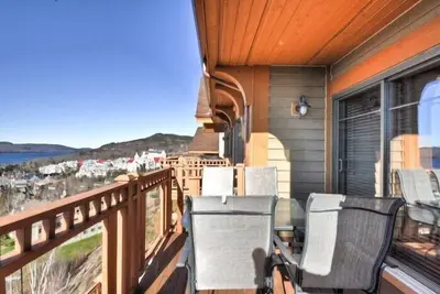 Image de Altitude Tremblant Condo de luxe de 3 chambres avec skis aux pieds