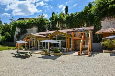 Image de Villa spacieuse avec jardin privé
