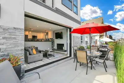5 minutes à pied de la plage et des restaurants, ��quipements ultra-modernes, cuisine haut de gamme, terrasse ouverte