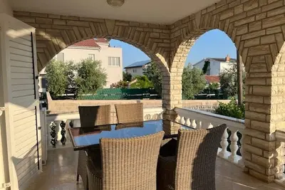 Image de Appartement de deux chambres avec la terrasse et la vue sur le mer Sukosan, Zadar (A-6131-a)