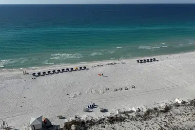 Image de Direct Beachfront ~ Wifi / Netflix Incl. ~ Tarif Premier ~ Chaises / Jouets 19 \"Rénovés Incl