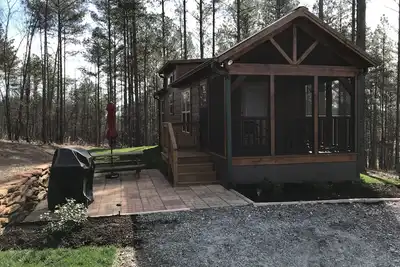 Image de Cabines au Gap | Whispering Pines Cabine | 1 chambre à coucher 1 salle de bain | Tout neuf!