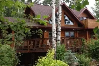 Image de Sunbreaker Luxury Log Retreat - Sylvan Lake