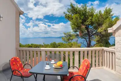 Image de Appartement de deux chambres avec le balcon et la vue sur le mer Postira, Brac (A-15242-c)