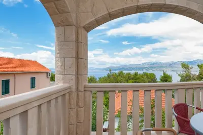 Image de Appartement de deux chambres avec le balcon et la vue sur le mer Postira, Brac (A-15242-a)