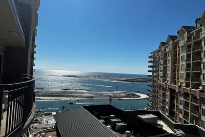 Image de Étage élevé - Grande unité de coin 3 chambres / 3 salles de bain complètes