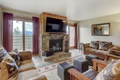 Image de Bb204 Beautiful Condo Sleeps 8. Vues magnifiques dans un cadre calme. Foyer au bois, Tvhd, bains à remous, P