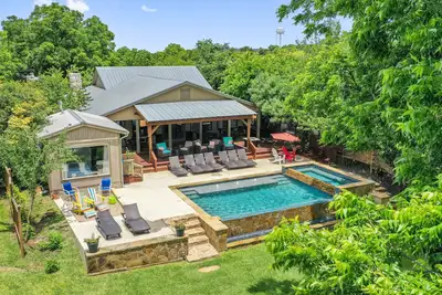 Image de Piscine et spa, 1 étage, 20 personnes et plus