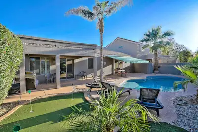 Image de West Valley Delight! 4 chambres, zone Avondale w / Pool, Putting Green, près de 1-10