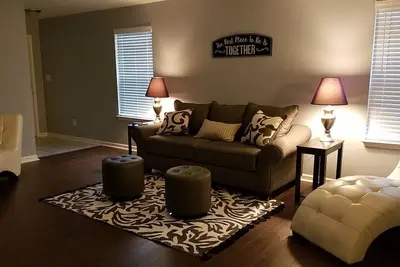 Image de Petite ville proche de tout, Indy 30 min (Ruoff Music Center 10 min