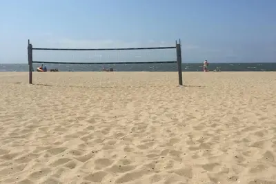 Image de En face de Craigville Beach, Immaculée nouvellement rénové toute l'année Beach House