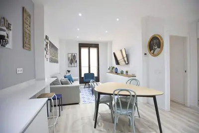1 Magdalena 38, Quiet And Central