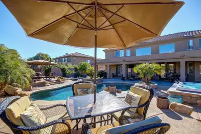 Image de Location De Maison De RÊVE, 6 ch piscine / jacuzzi, 8 téléviseurs à écran plat, 2 Foyers, 5000 sq f