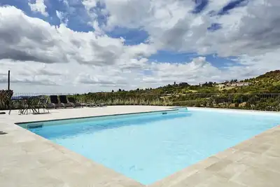 Image de Bel appartement avec Wifi, piscine, Tv, animaux admis, vue panoramique et parking, près de Arezzo