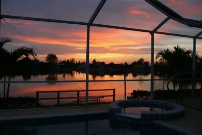 Image de Villa exclusive avec fantastique vue sur le lac, piscine et spa, coucher de soleil à couper le souffle
