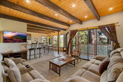 Image de Confortable 2 chambres à coucher 2. 5 bains de ski à ski avec de superbes vues