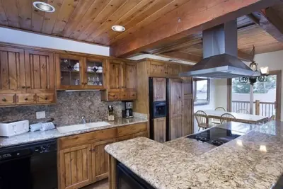 Image de Ski In Ski Out 2 Chambre avec Loft avec barbecue privé