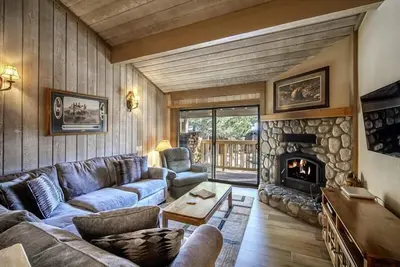 Image de Lumineux et spacieux 2 chambres plus Loft par les pentes