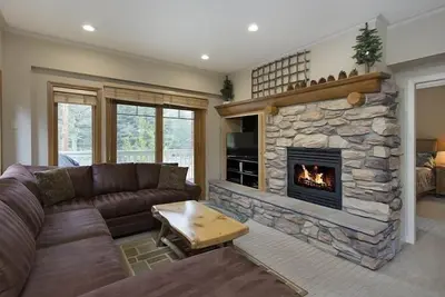 Image de 2 chambres 2 salles de bain sur le terrain de golf 1 bloc de Eagle Lifts