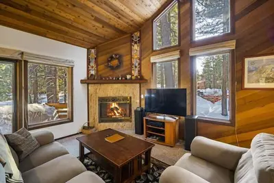 Image de Cozy 3 Chambre plus Loft 2 blocs de Eagle Lifts